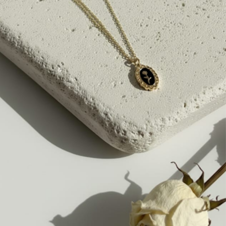 Elegant Enamel Pendant Necklace Trio black@2x Elegant Enamel Pendant Necklace Trio black@2x