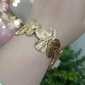 Golden Petal Link Bracelet